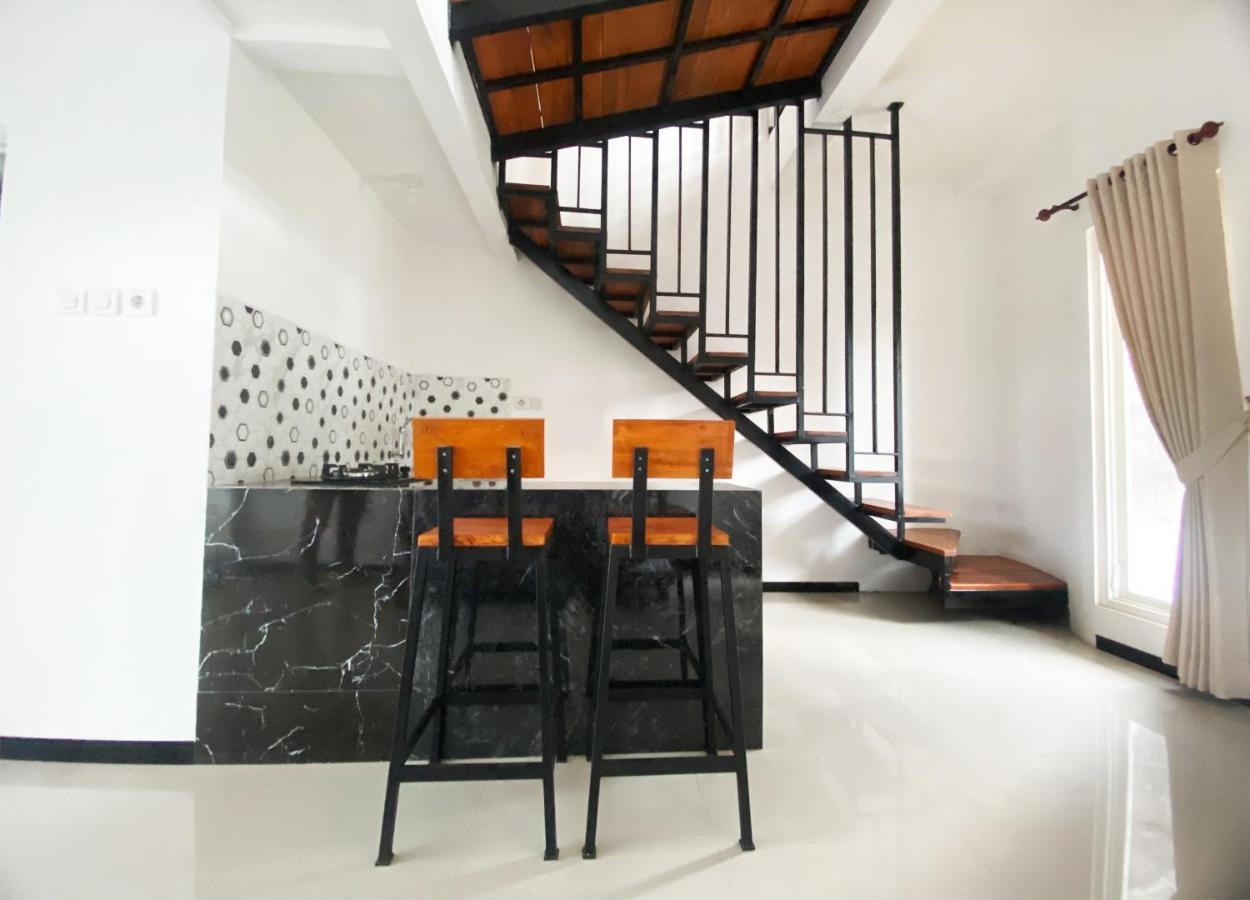 Villa Royal Arois Syariah Dekat Jatim Park 3 Tlekung Exterior foto