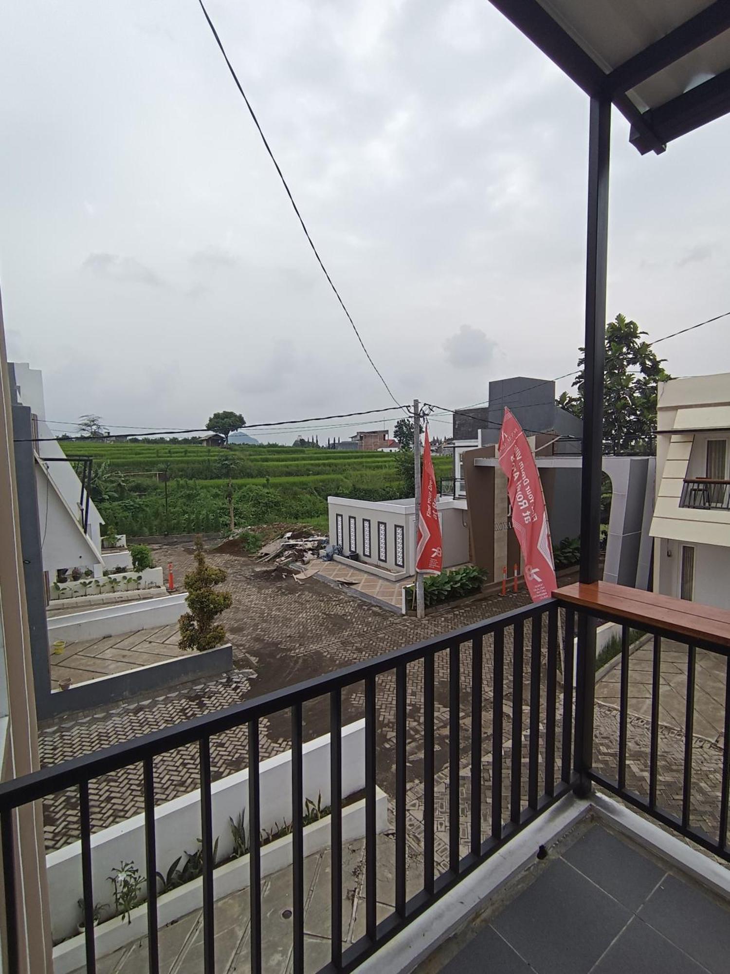 Villa Royal Arois Syariah Dekat Jatim Park 3 Tlekung Exterior foto